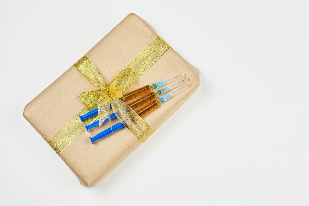 Homemade New year present with attached several doses of New coronavirus vaccine Homemade New year present with attached several doses of New coronavirus vaccine
