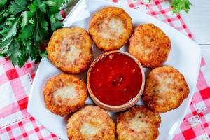 Delicious and healthy fish cutlets with homemade sauce Delicious and healthy fish cutlets with homemade sauce