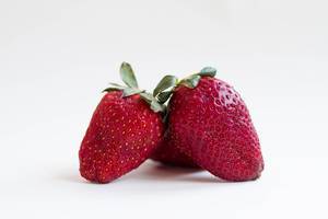Fresh strawberries close up / Erdbeeren Fresh strawberries close up / Erdbeeren
