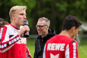 Peter Stöger lachend Peter Stöger lachend